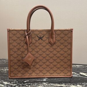 NWT MCM Medium Himmel Lauretos Tote Bag